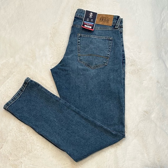 IZOD Men’s Straight Fit Comfort Stretch Jeans - Picture 10 of 13